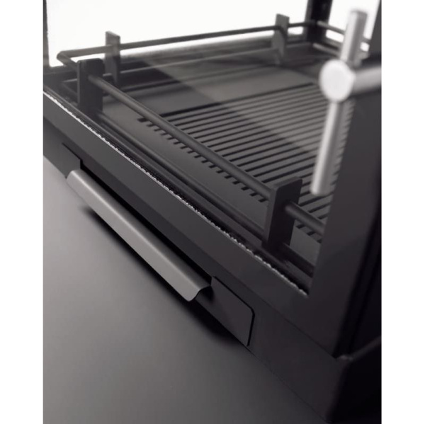 Камин Traforart VULCANO CENTRAL без стекла полка-сталь чёрный Камин Traforart VULCANO CENTRAL без стекла полка-сталь чёрный