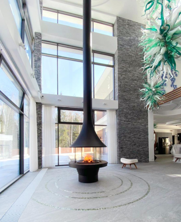 Камин Бордо центральный с остеклением