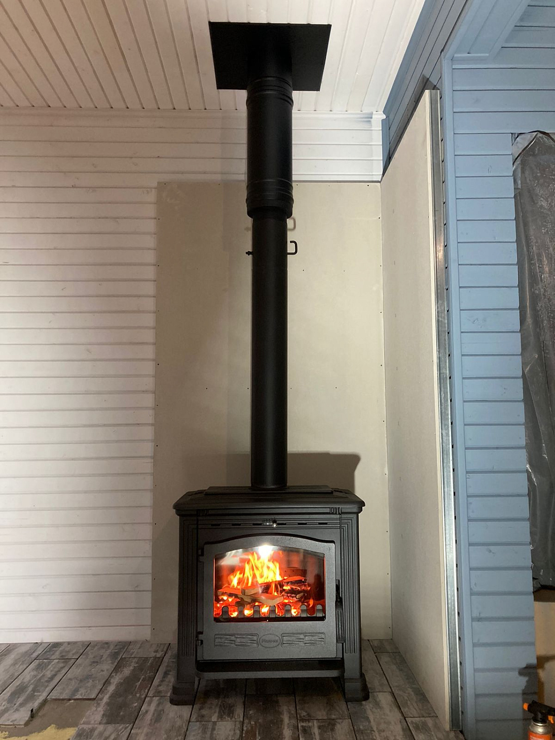 Монтаж дровяных печей-каминов