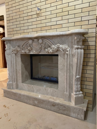 Облицовка камина из мрамора Венеция