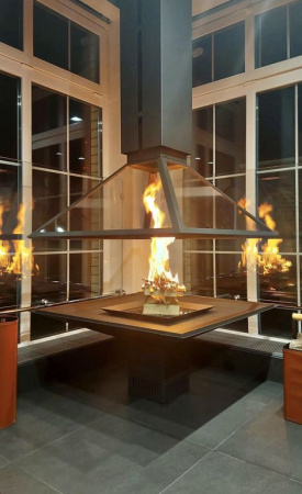 Камин центральный с подъемным колпаком