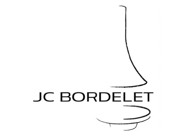 Камин Bordelet Eva 992 Центральный со стеклом Камин Bordelet Eva 992 Центральный со стеклом