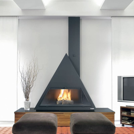 Камин Traforart BILBAO FRONTAL со стеклом труба справа чёрный