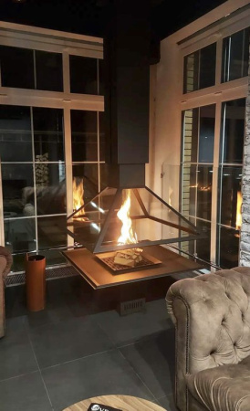 Камин центральный с подъемным колпаком